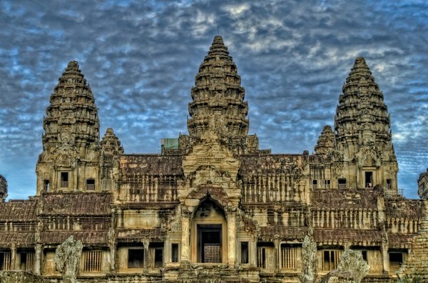Comment organiser une visite des temples d'Angkor à vélo : itinéraires et conseils de sécurité ?